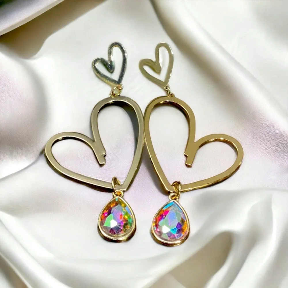 Dangling Gold Fashion Earrings Heart Shaped